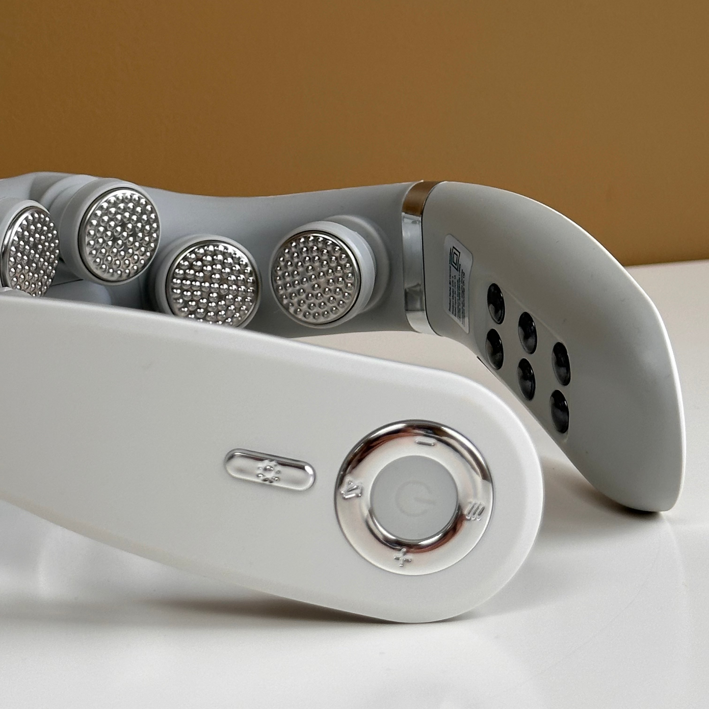 InstockSneakerStore Nakkemassager med Varme og Justerbar Massage