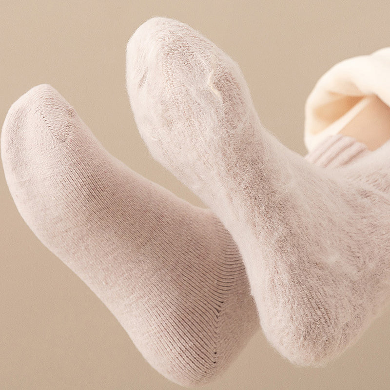 Elegante dame-mokkasiner med guldspænde og slip-on design