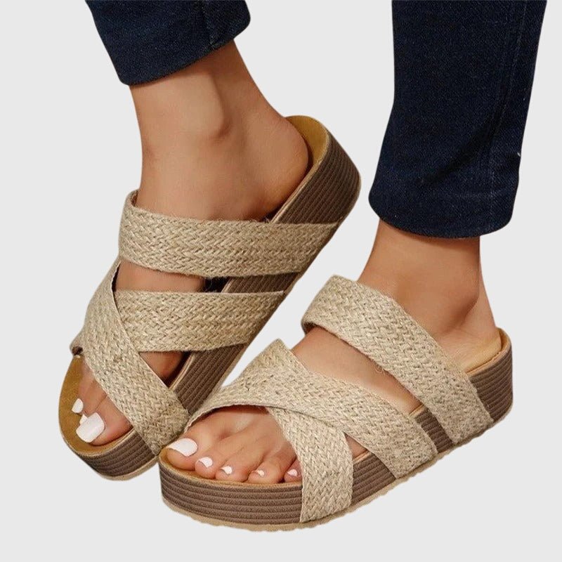 Stine – Sporty sandaler med crossover-rem