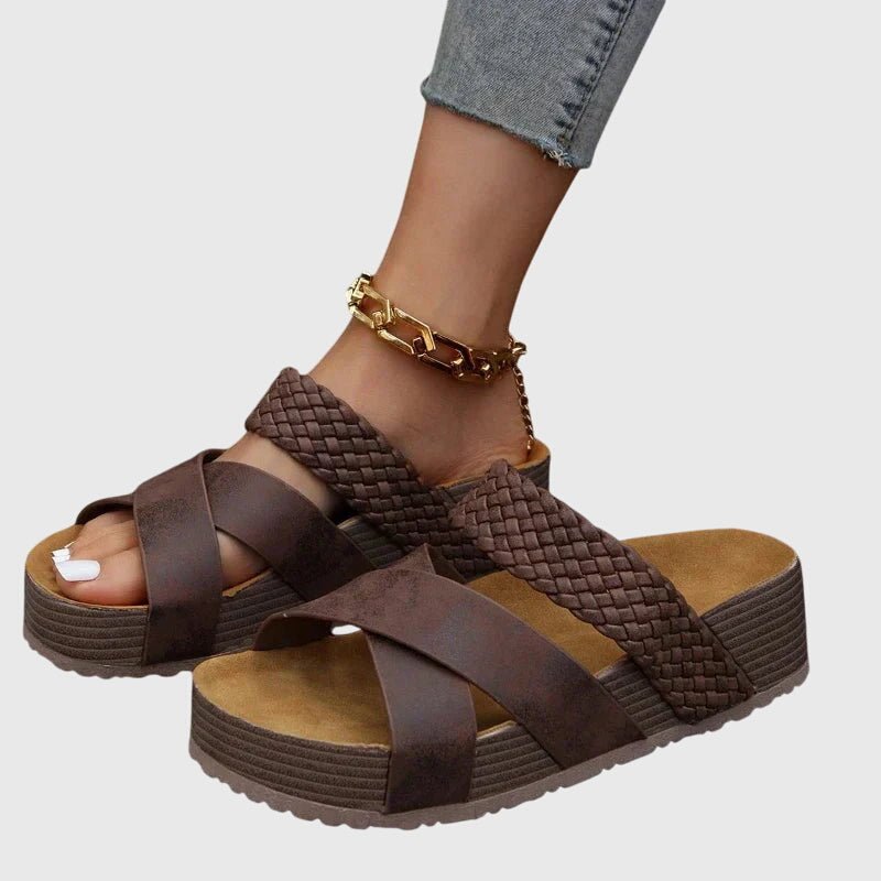 Stine – Sporty sandaler med crossover-rem