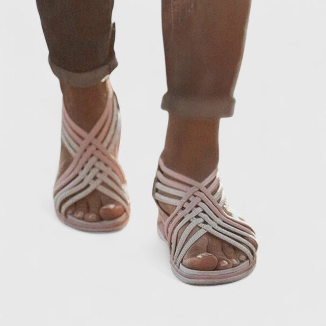 Theresa – Sandaler med kobberdetaljer og sofistikeret look