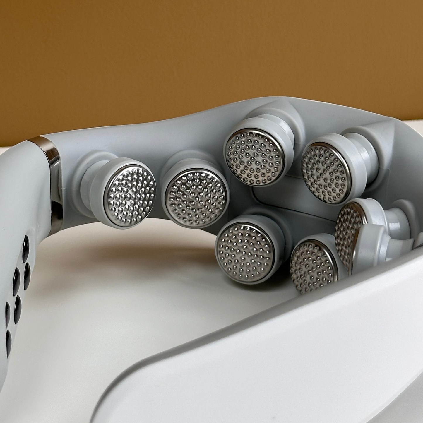InstockSneakerStore Nakkemassager med Varme og Justerbar Massage