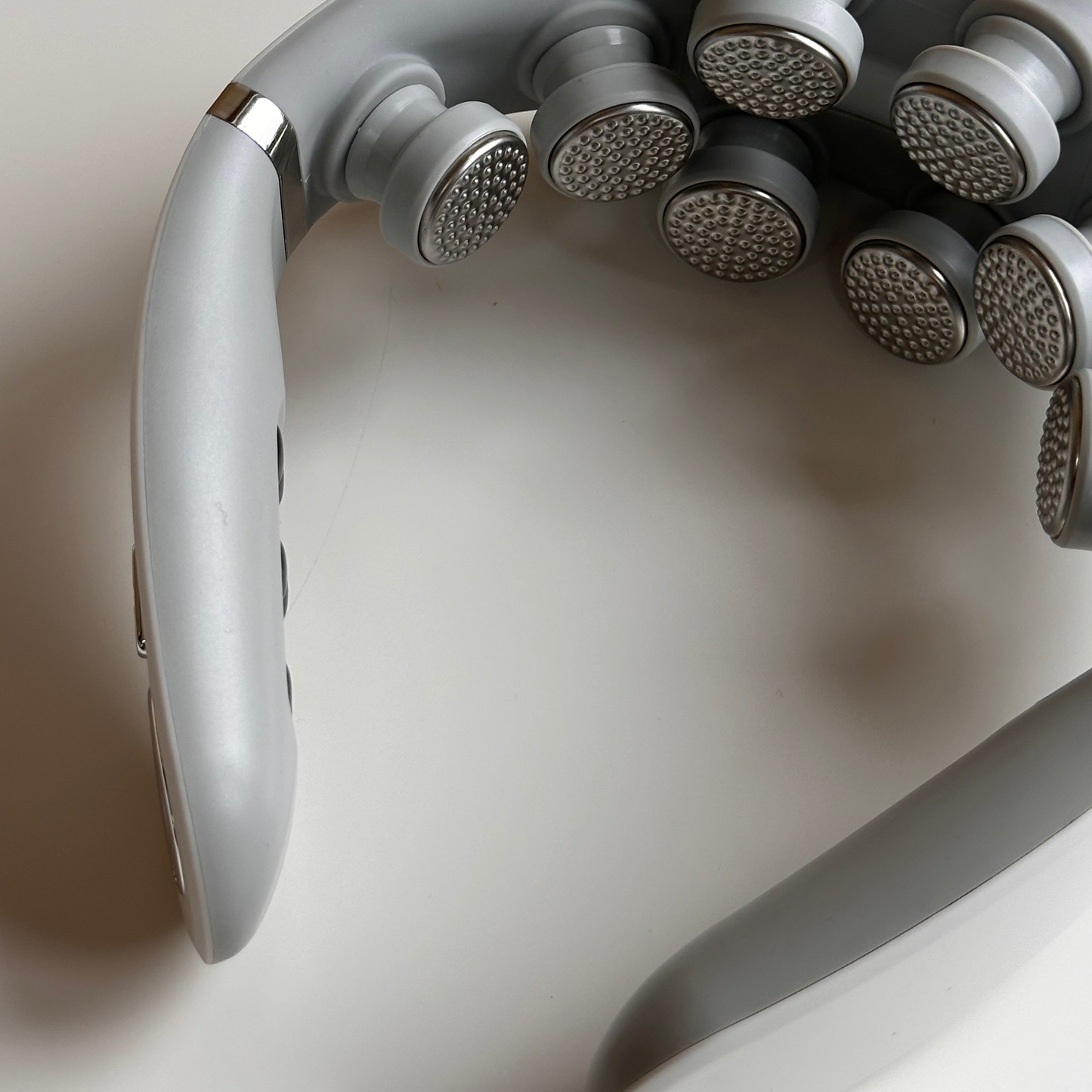 InstockSneakerStore Nakkemassager med Varme og Justerbar Massage