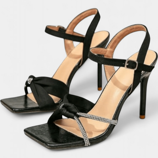 Karen – Højhæle med strass-detaljer og glamourøst look