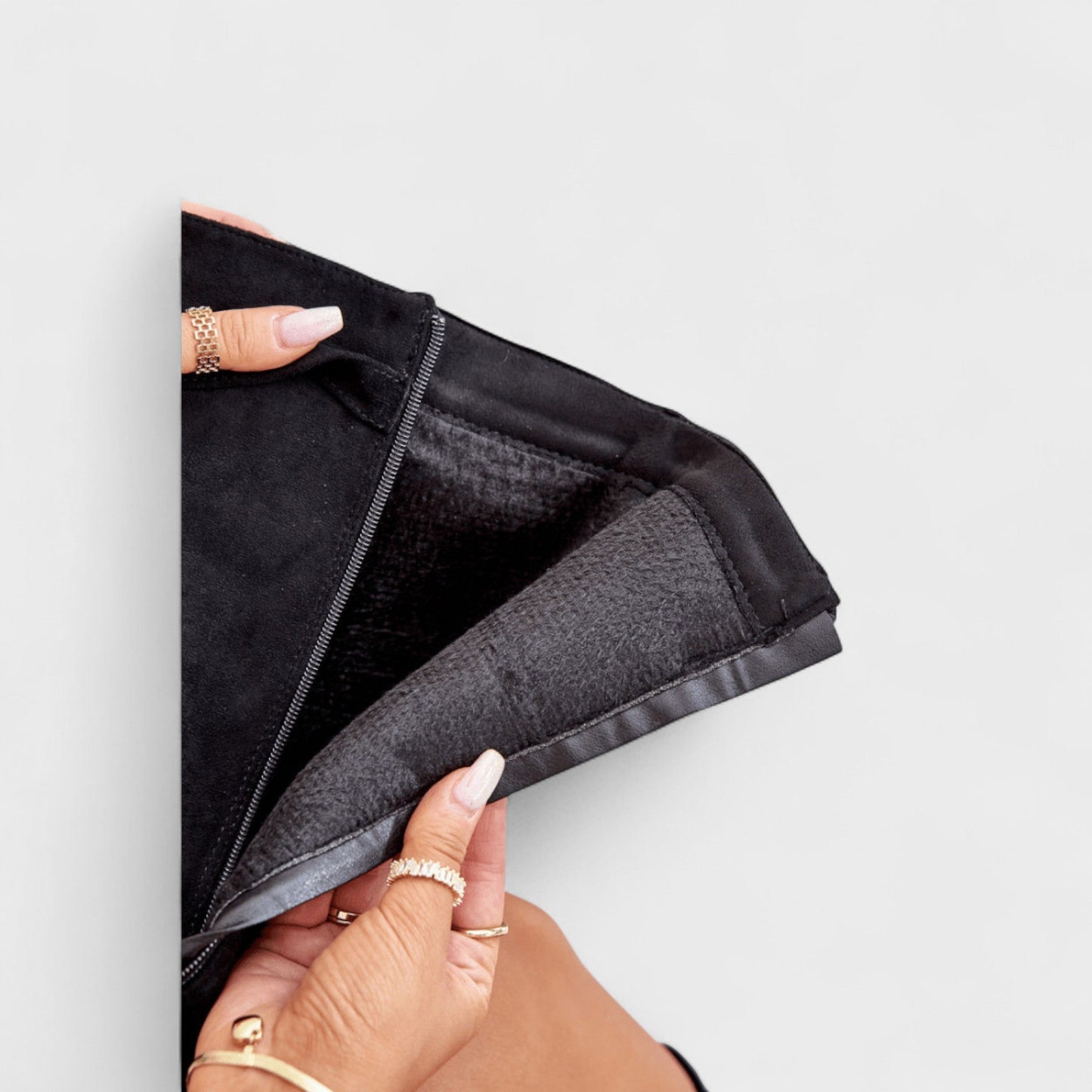 Lærke – Knæhøje støvler med elegant slim-fit design